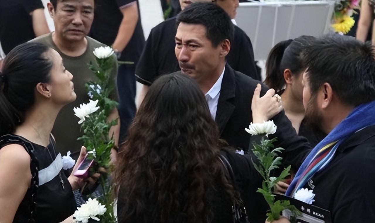 演员李婷:瞒着父母独自抗癌9年,临死前家人才知真相