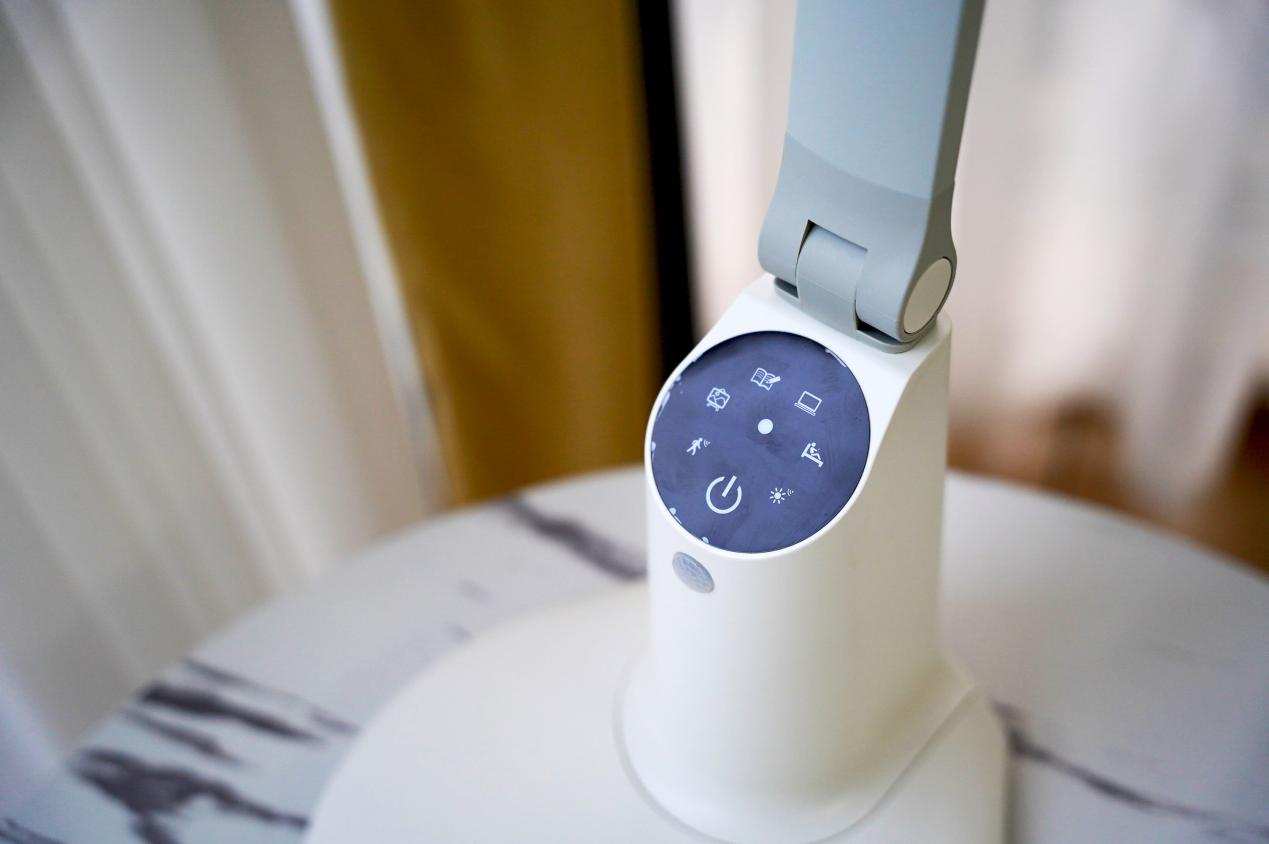 5000元的台灯能带来怎样的光？NIR红光原来这么不简单，学到了