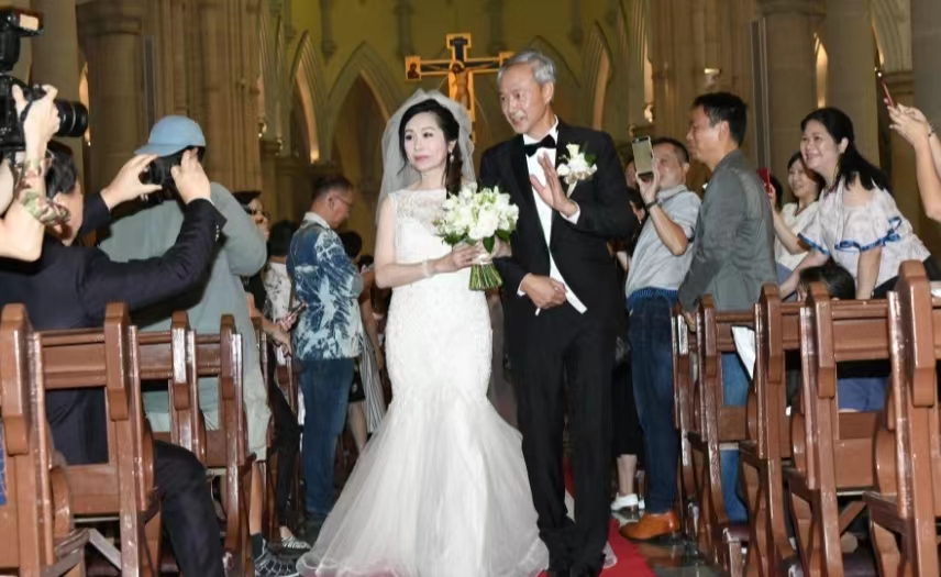 平淡是福!67岁陈荣峻与妻庆结婚5周年,走出丧妻阴霾谱写黄昏恋