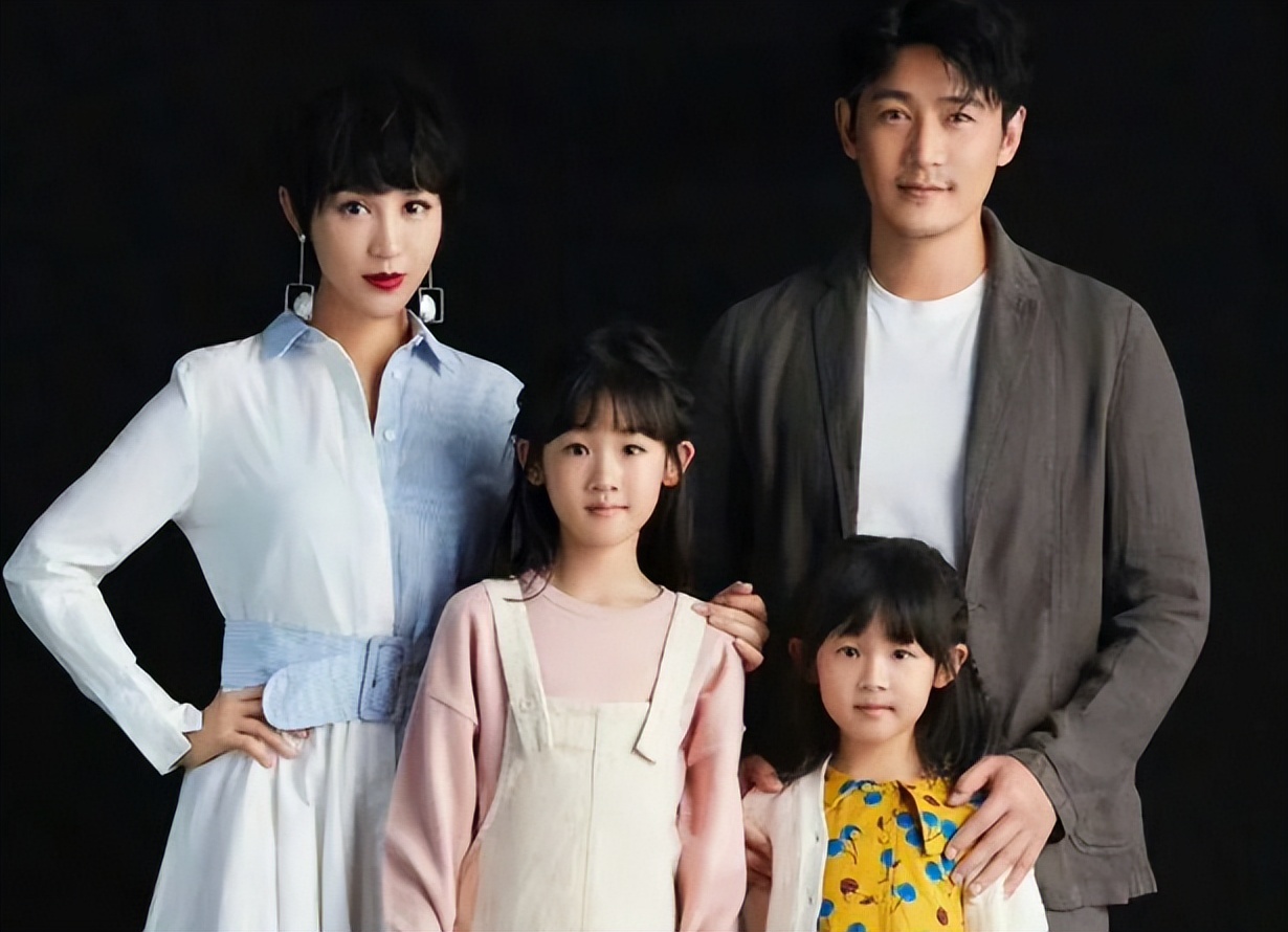 全家为鲍蕾庆47岁生日!14岁贝儿身高直逼185cm,4人互亲引争议