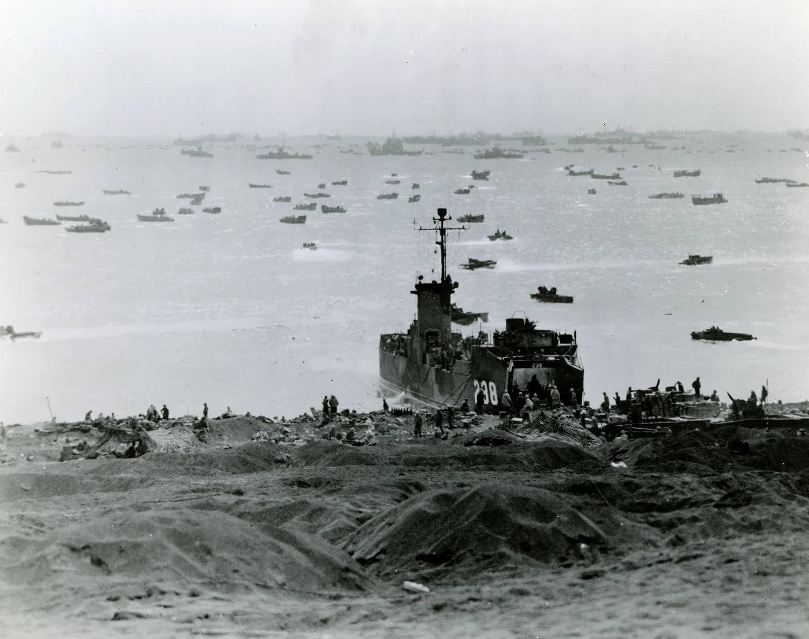 历史上的今天 1945年2月19日 硫磺岛战役开始