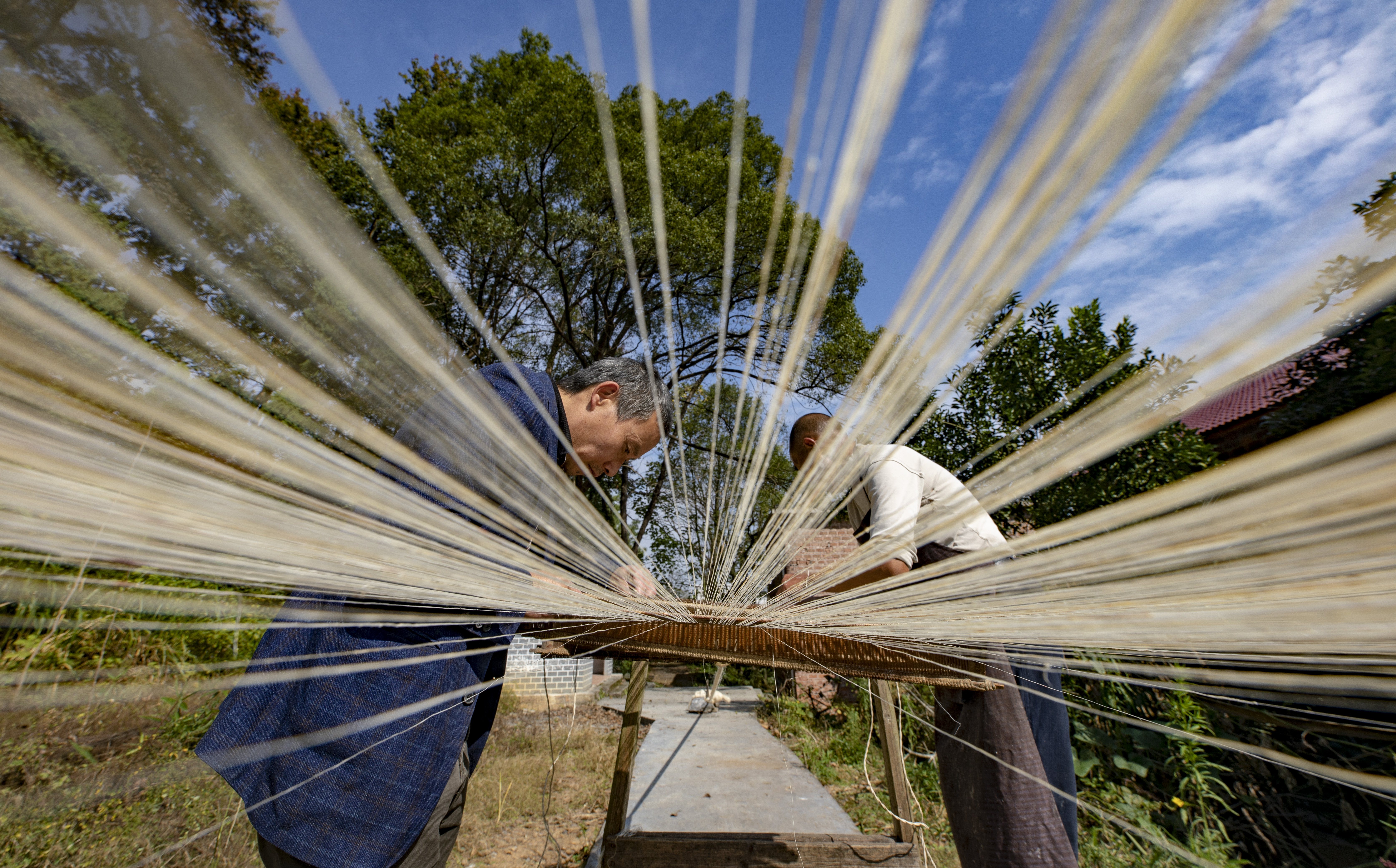江西新余:"夏布之乡"加工忙(1)