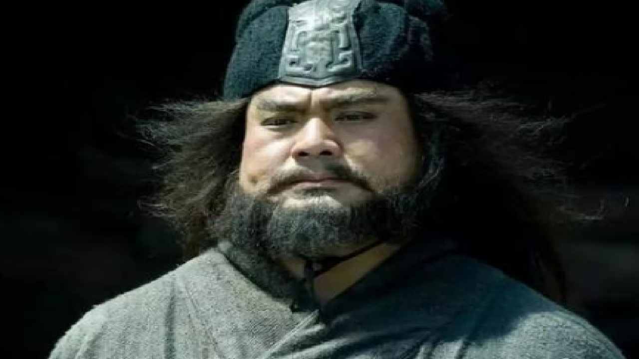 父亲被张飞斩杀,母亲被曹操强占,他隐忍多年终成一代权臣