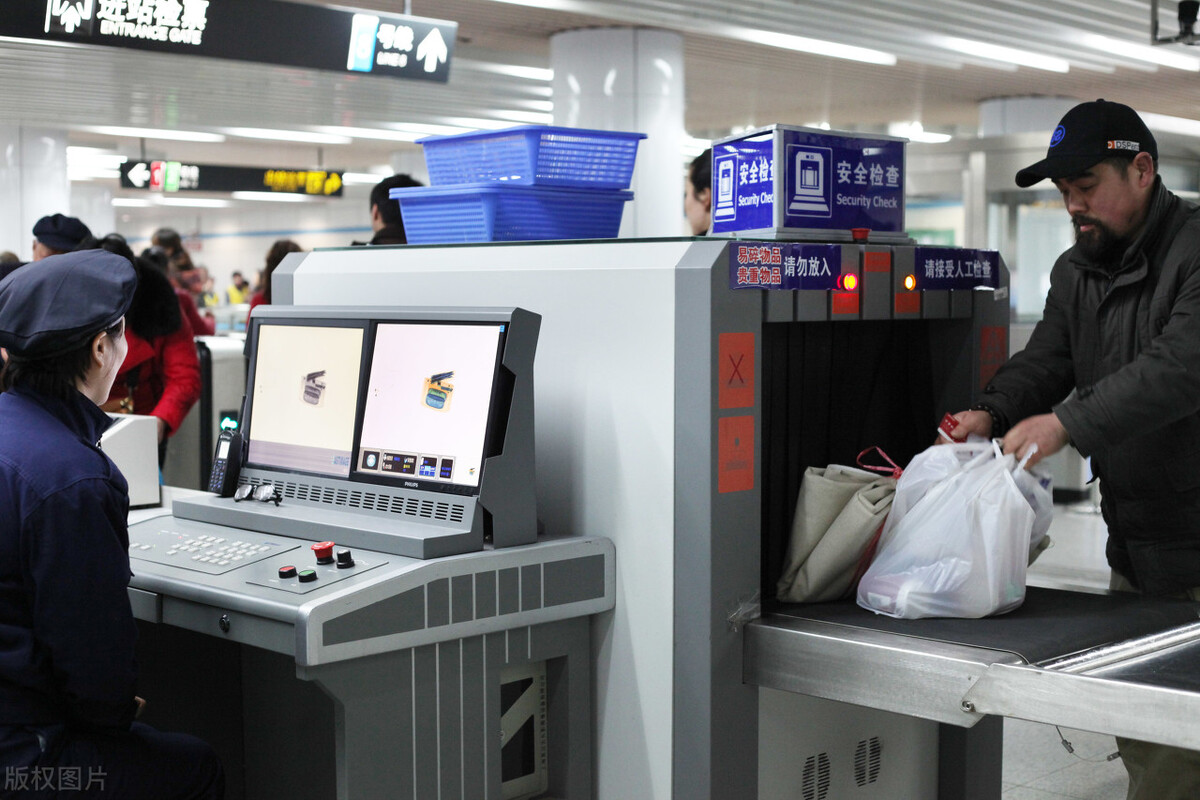 我,在北京当地铁安检员,合同工,晒出收入,透露当安检员的原因