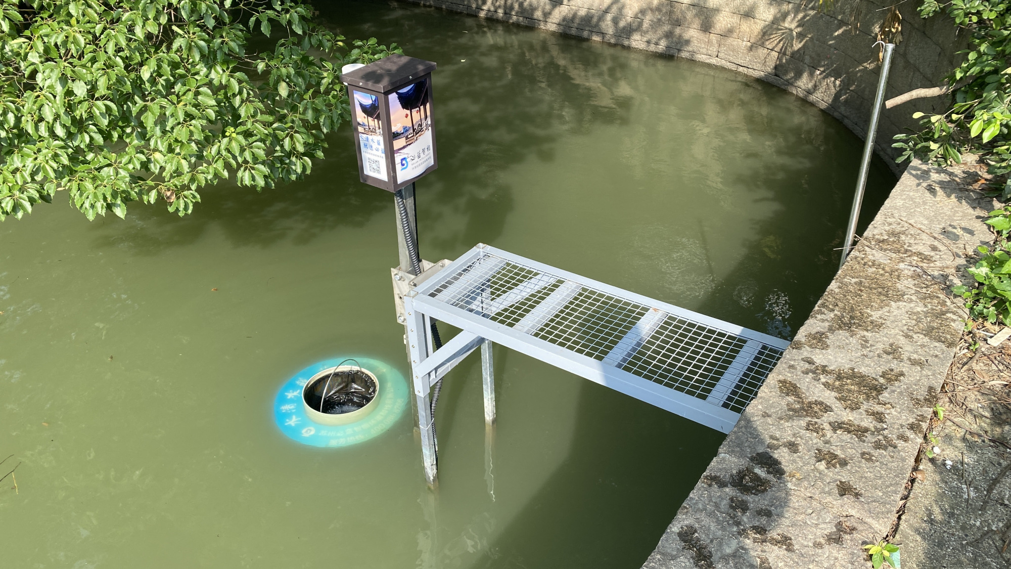 必蓝智能|浙江城西引进水面垃圾系统收集护河神器