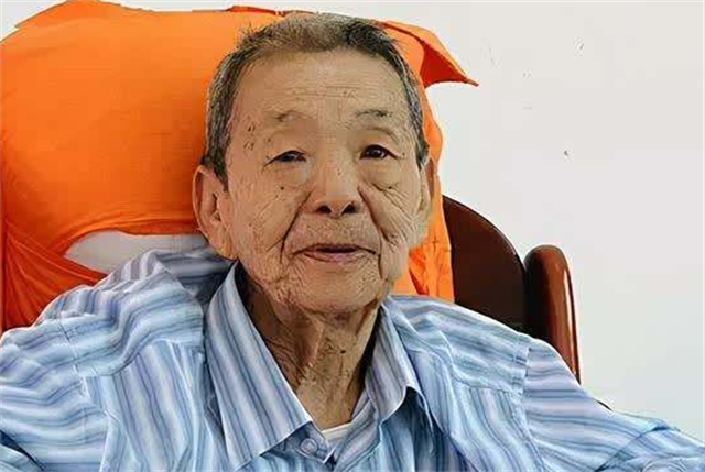 她是缅甸最大女毒枭,4岁学会用枪,被称缅甸"女皇",活到90岁