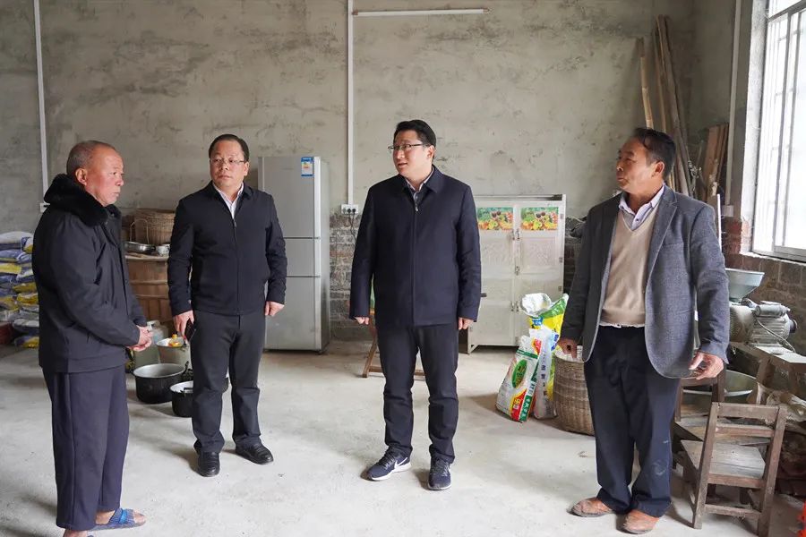 新年伊始,沈国章深入值守点检查指导工作