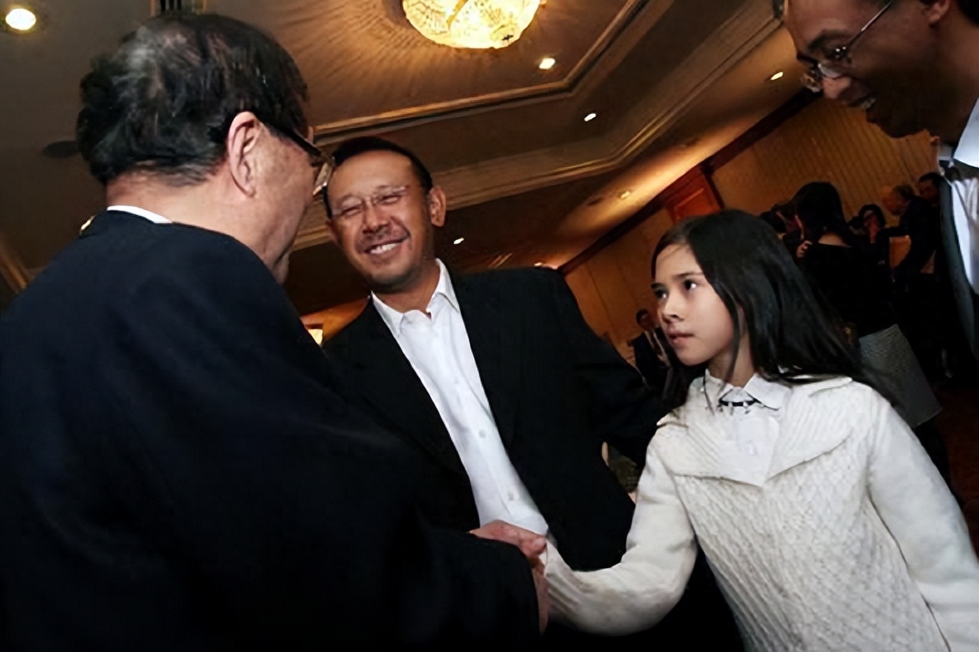 离开刘晓庆抛弃宁静与洋妞结婚的姜文为什么选了小15岁的她