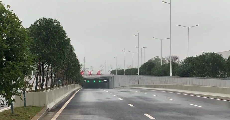 南昌:江西省首条叠层隧道,艾溪湖隧道今天上午通车!