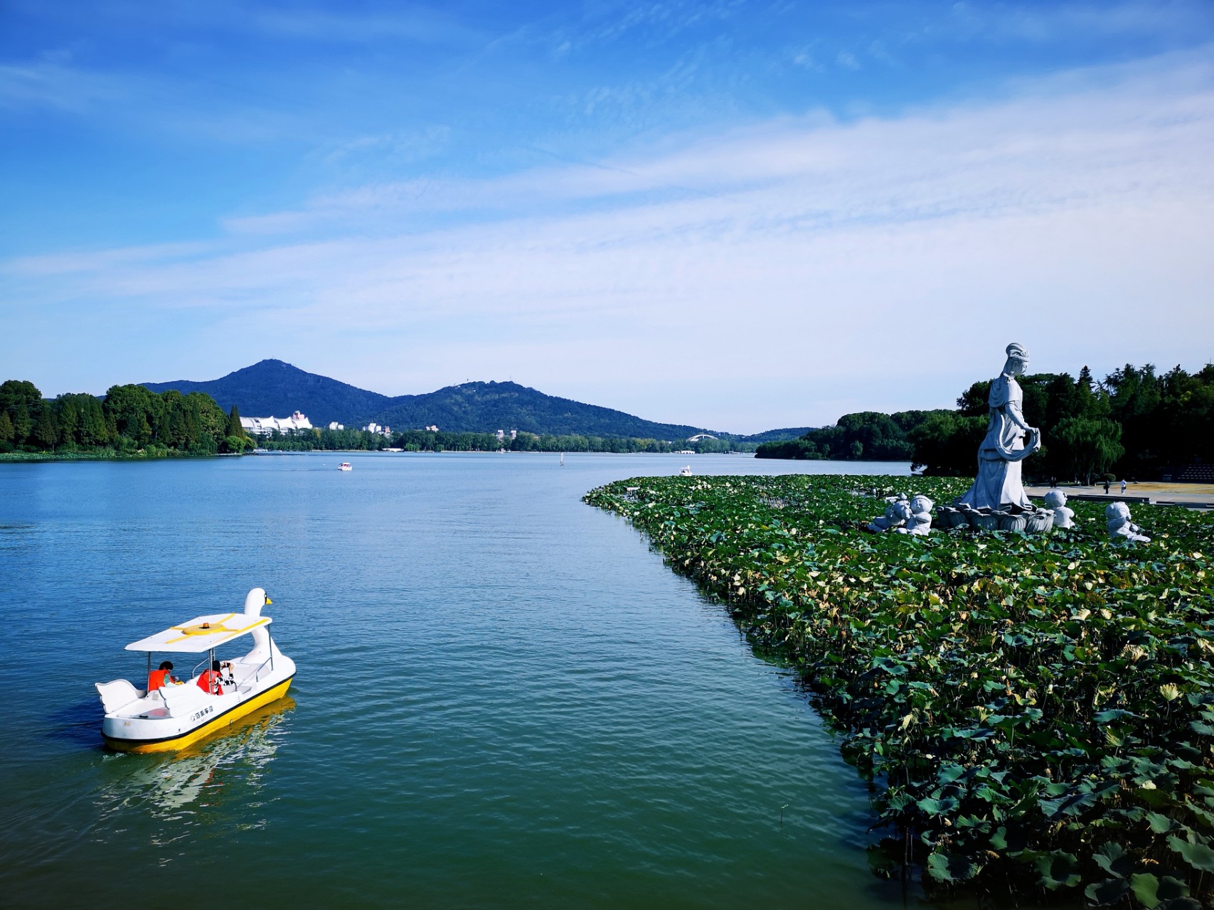 玄武湖:古名桑泊,被誉为"金陵明珠",江南三大名湖之一