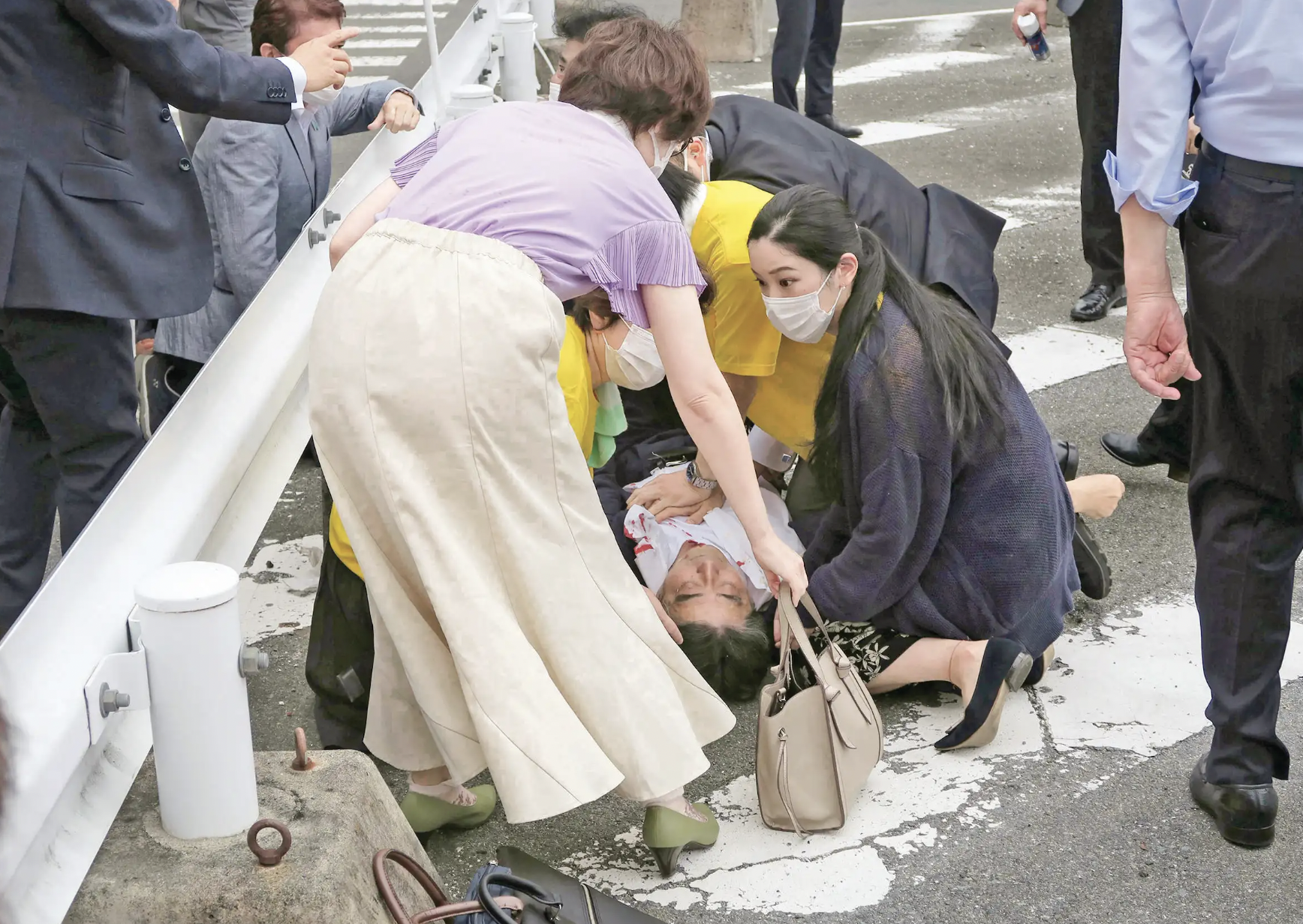 俄美女保镖横尸街头图片