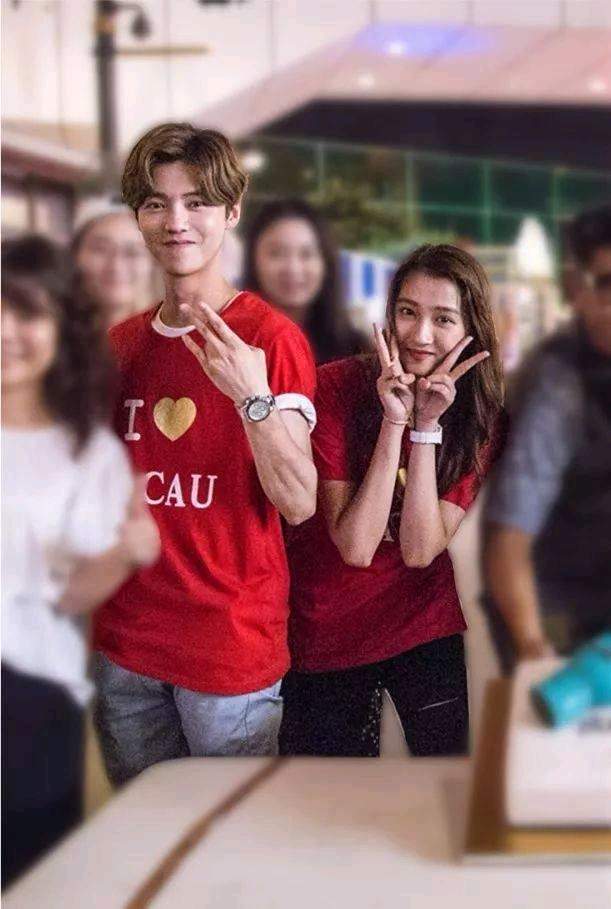 鹿晗关晓彤现身日本,两人低调而甜蜜,网友喊话领证结婚!