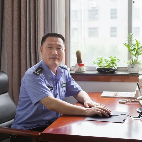 身边的榜样 前行的力量 朱长军:三十四载从警路 一片丹心映忠诚