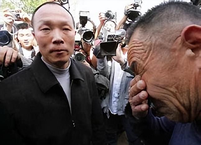 佘祥林案:因"杀妻"被判15年,11年后妻子死而复生,获赔七十万