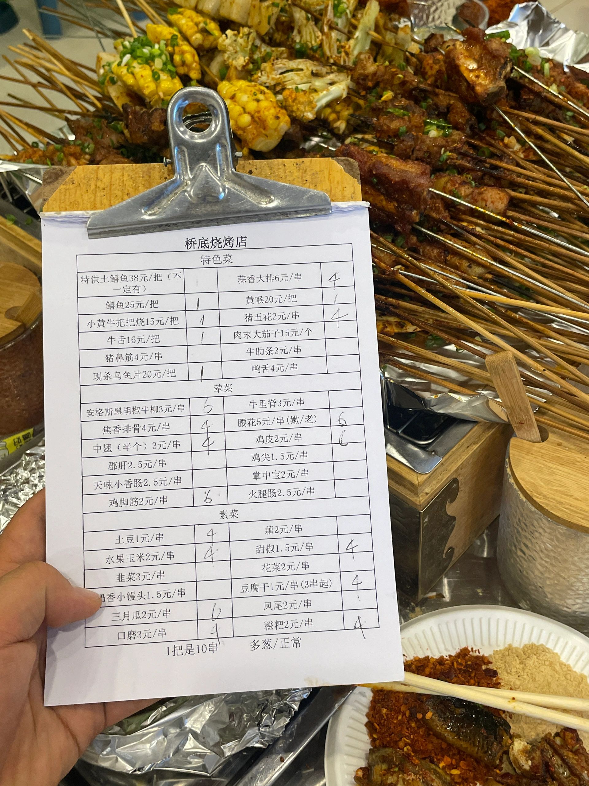 网友推荐的这个烧烤尊嘟好吃 网友推荐的这家烧烤店真的好吃啊,就藏在