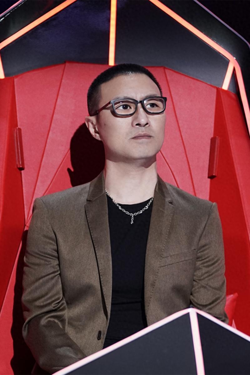 回顾现在发现李健不仅是好声音最有智慧的导师也是大赢家