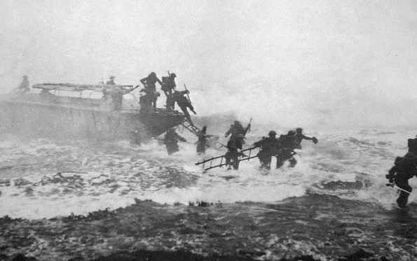 二战疯子杰克,仅用长剑长弓在战场上冲锋杀敌,还能屡立战功