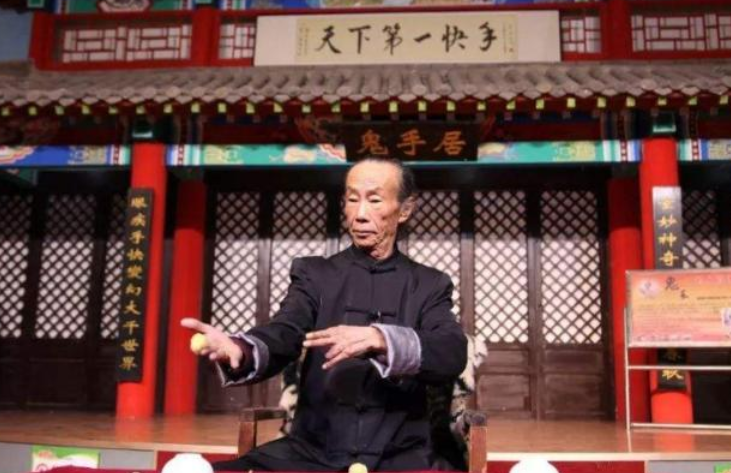 回顾"缩骨功"唯一传人王宝合,年迈被轻易打败,免费收徒却无人肯学