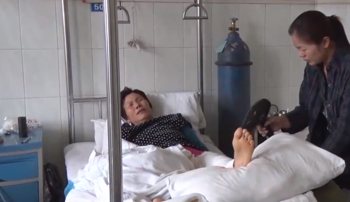 2015年河南男子跌入油锅,妻子为救他捐"人皮外衣,现在怎样了