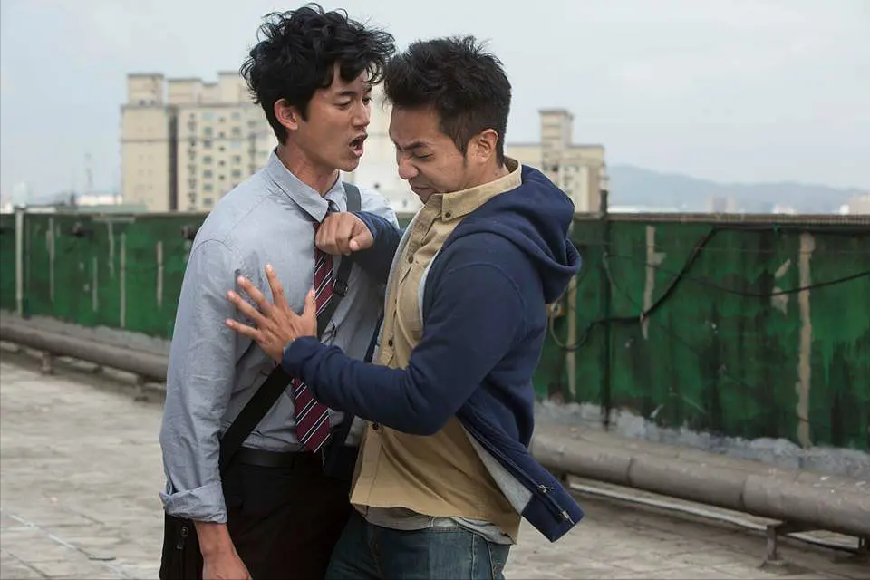 从个体,社会两方面来看《麻醉风暴》,将部分悬念设置放在角色中