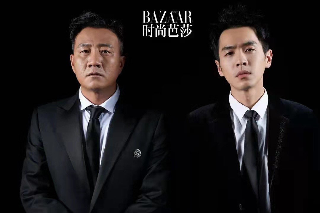 两位型男合拍大片荷尔蒙爆棚!胡军抱狗霸气全开,张若昀气场不输