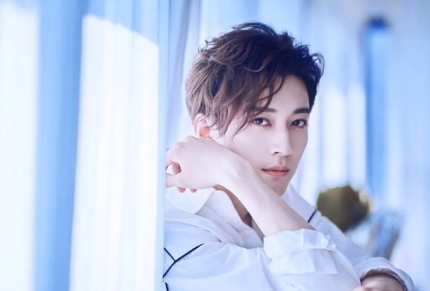 《琉璃》的柱石掌门50岁了!他还演过《三生三世》《美人心计》!