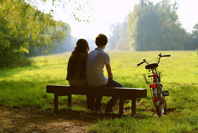 "没车也好意思和我谈恋爱?"男子骑电动车相亲被奚落,结局警醒