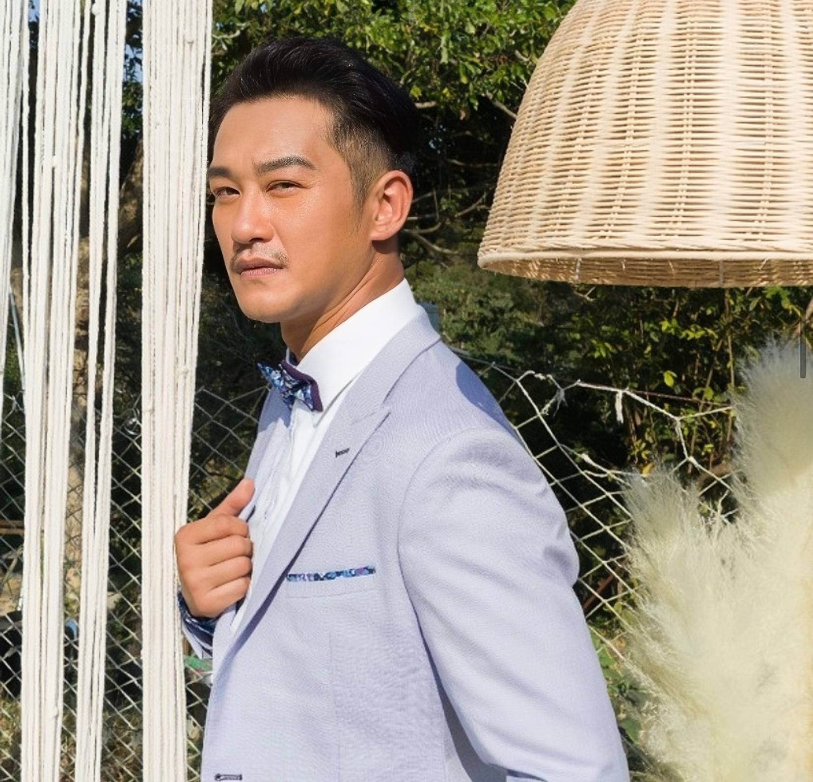 恭喜!香港知名歌手吴浩康迎来大婚,新婚妻子已怀孕3个月