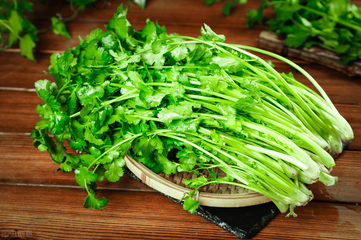 骨科专家:1把香菜,坚持2月,关节积液消失了,滑膜炎和你说再见