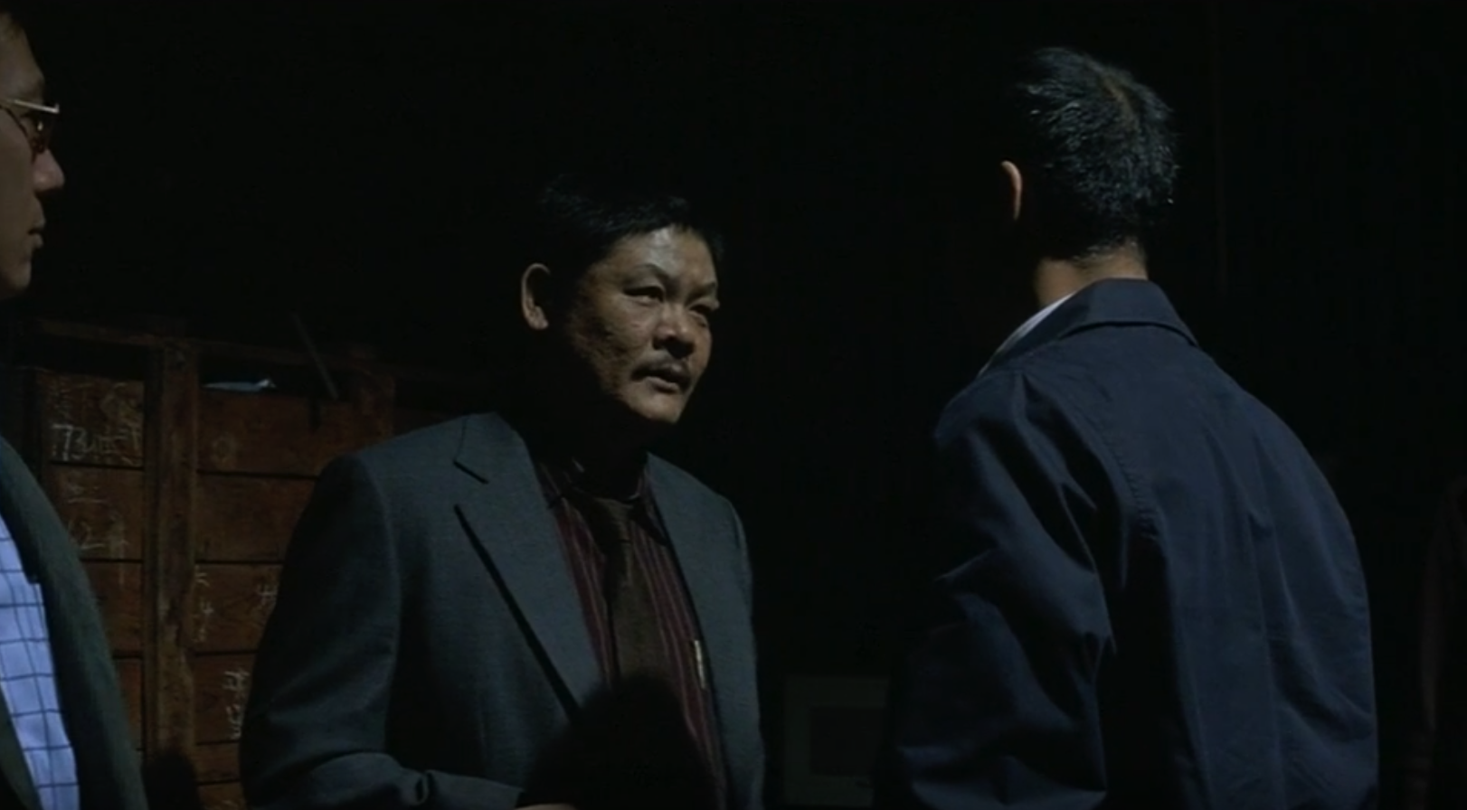 解读《黑社会》电影海报隐藏的秘密:红棍,白纸扇一个都不能少