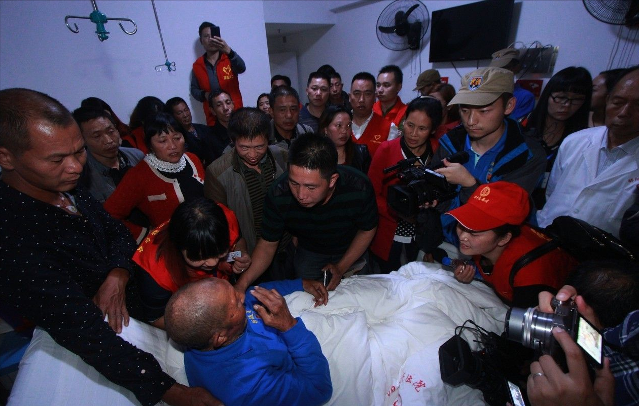 纪实:抗日老兵庹长发,因一承诺,照顾战友妻儿66年,一生未娶