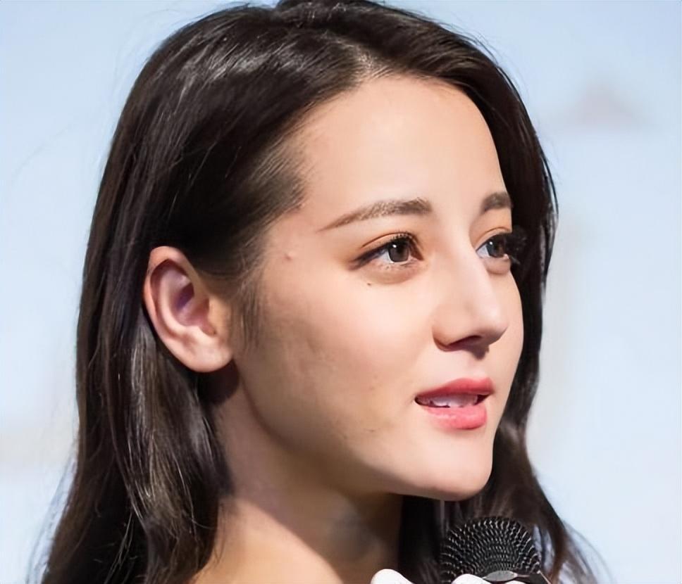 明星特写镜头下的"尴尬",一些瑕疵不算什么,卡粉浮粉无法直视!