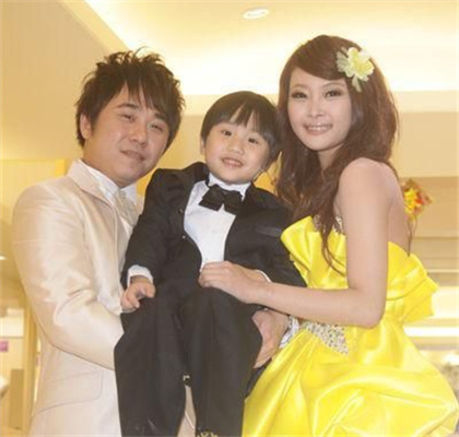 "童星"小小彬:2岁出道,却被父亲过度消费,如今他怎么样了?