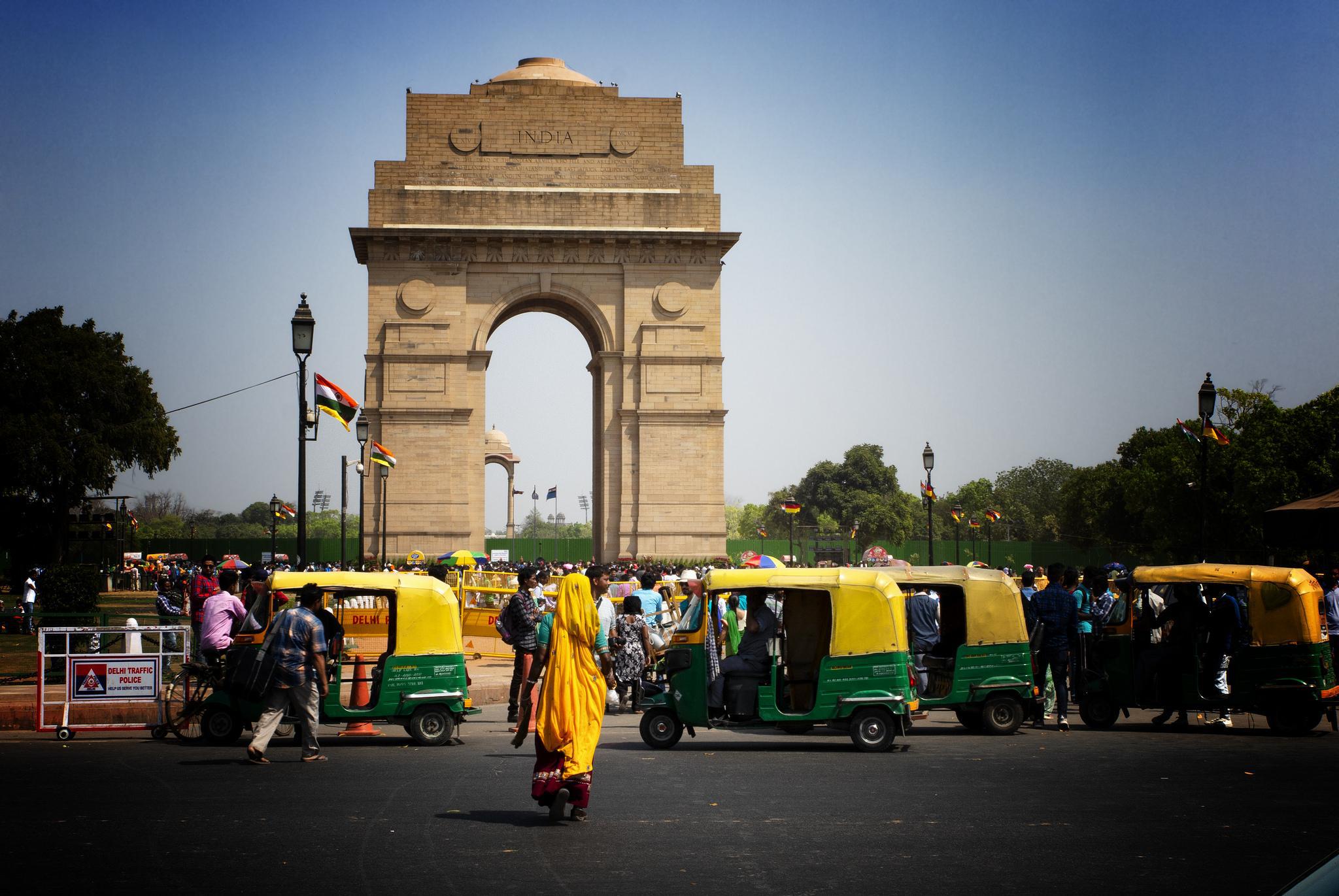 俄罗斯与印度有何恩怨?1美元航母卖给印度,15年间狂宰22亿美元