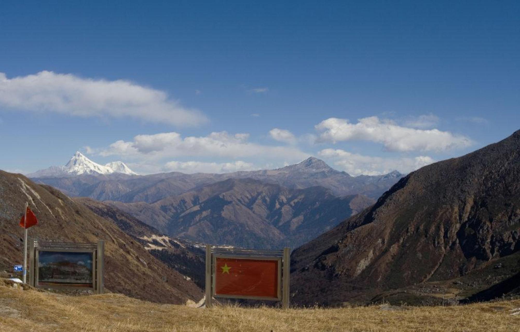 近期,中国地质队在喜马拉雅山脉发现一条横跨中印边界的稀土矿,更是长