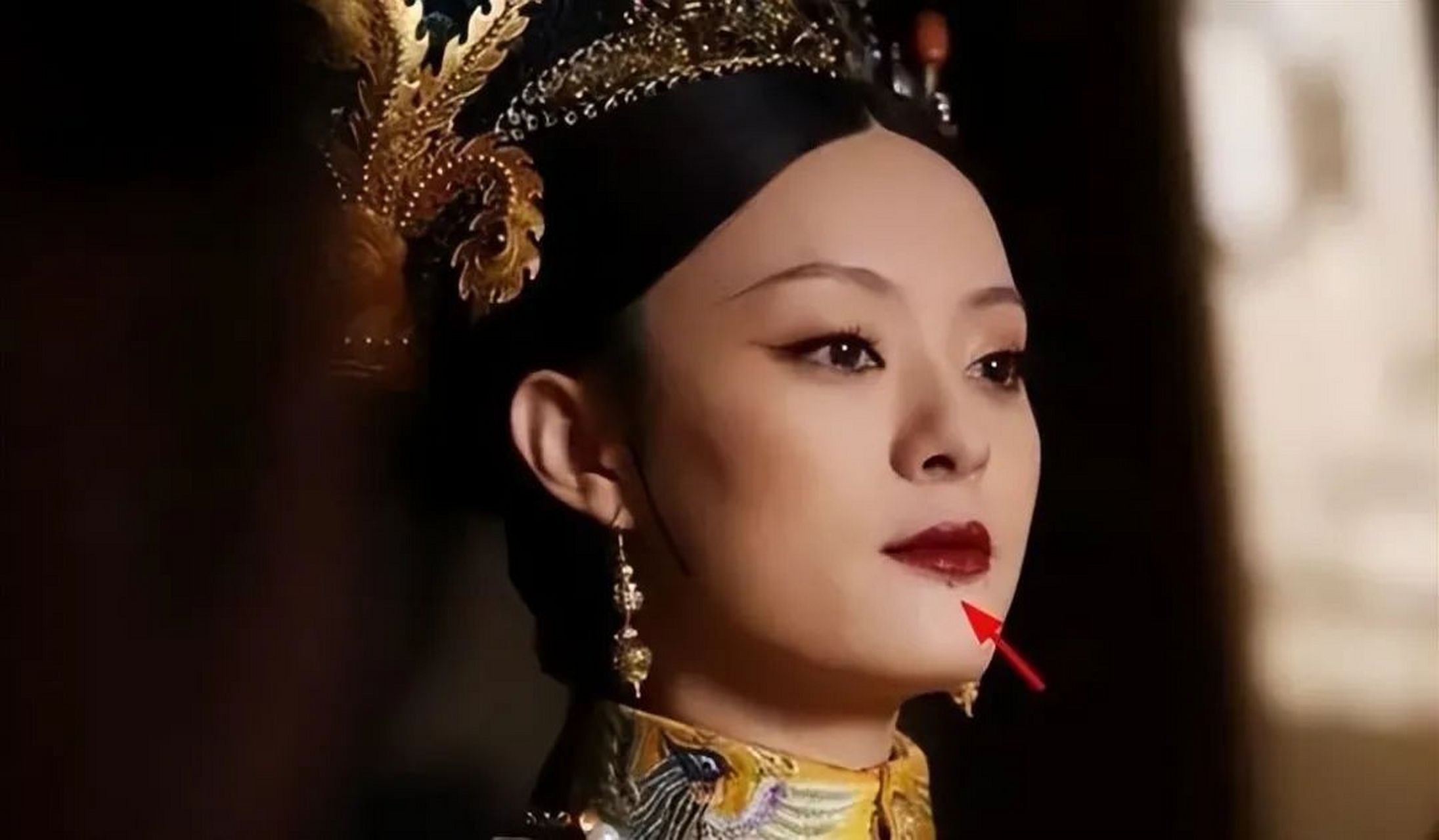 之前的孙俪脸上洁白无瑕,没有一丝瑕疵,不知何时起,嘴唇下方有了颗痣