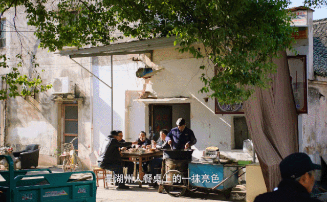 这个夹在苏杭之间的天堂小城，竟是浙江嗦面大户，光浇头就能让人“吹爆”！