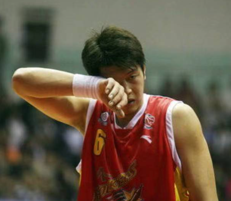 41岁莫科现状:当篮球教练,二婚妻子曾是亚洲蝶后,如今儿女双全