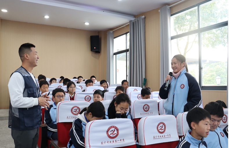 "少年急救官"生命教育活动走进遂宁市安居第一中学