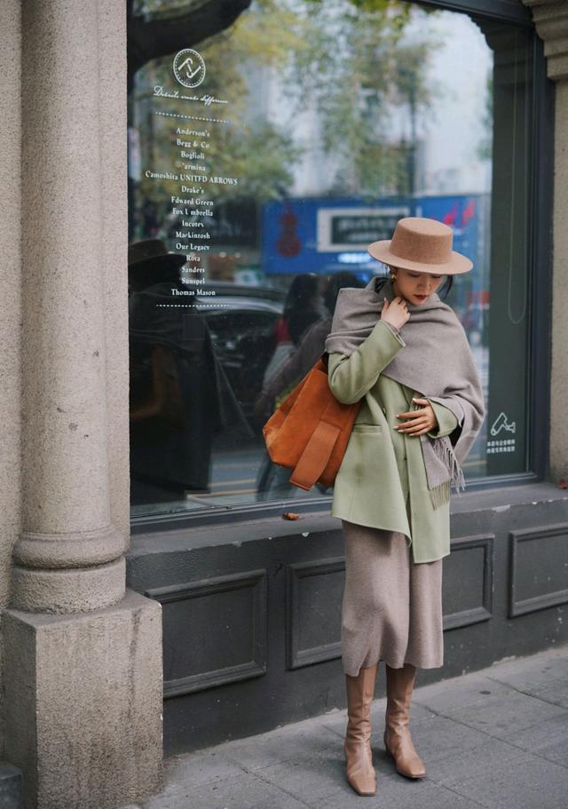 灰色配绿色好看吗?灰色配绿色低调却又显高级,很有气质很有品味