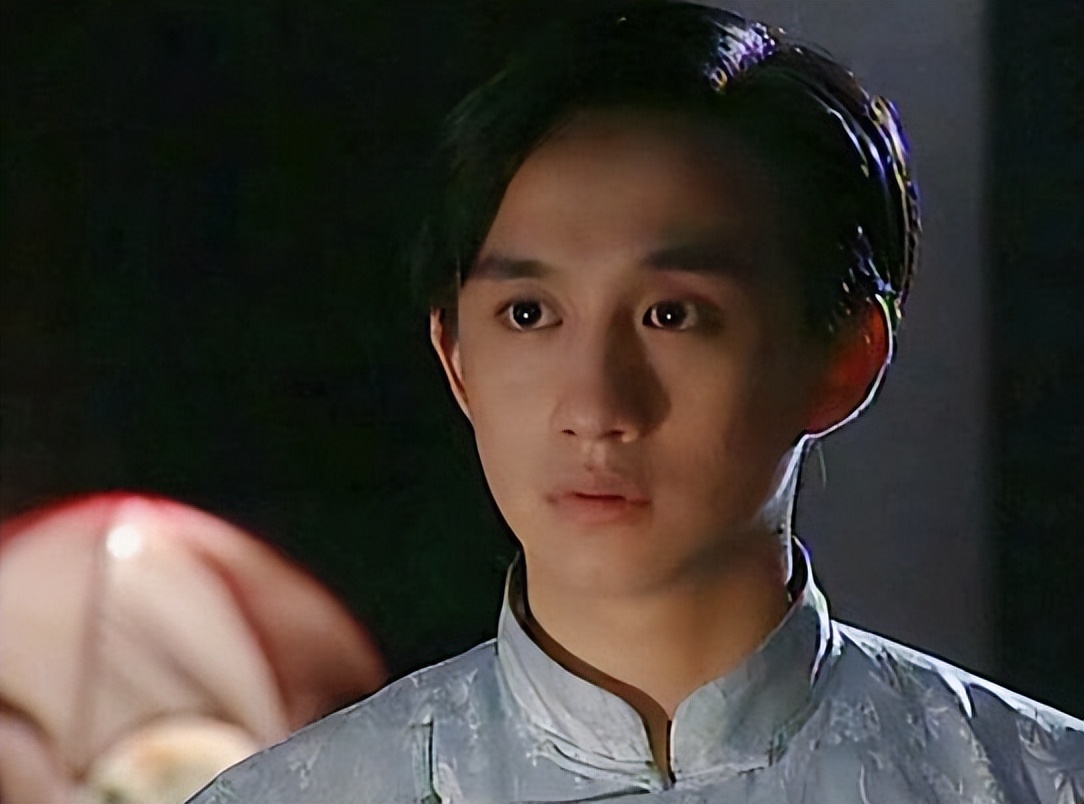 从黄磊女儿黄多多到曹格女儿,打扮成熟时尚,是成熟还是早熟?