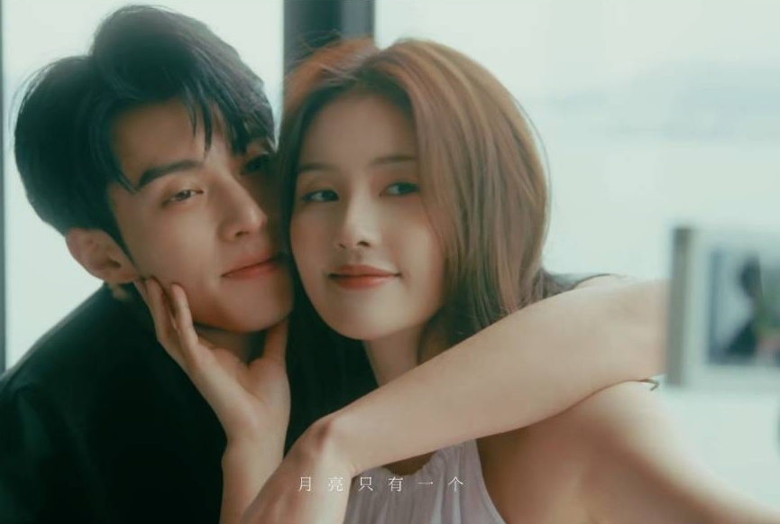 白鹿,王鹤棣新剧《以爱为营》画面流出,缠绵热吻超腻人