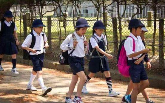 日本孩子上学不需要接送,看完日本的教育方式,感觉值得借鉴