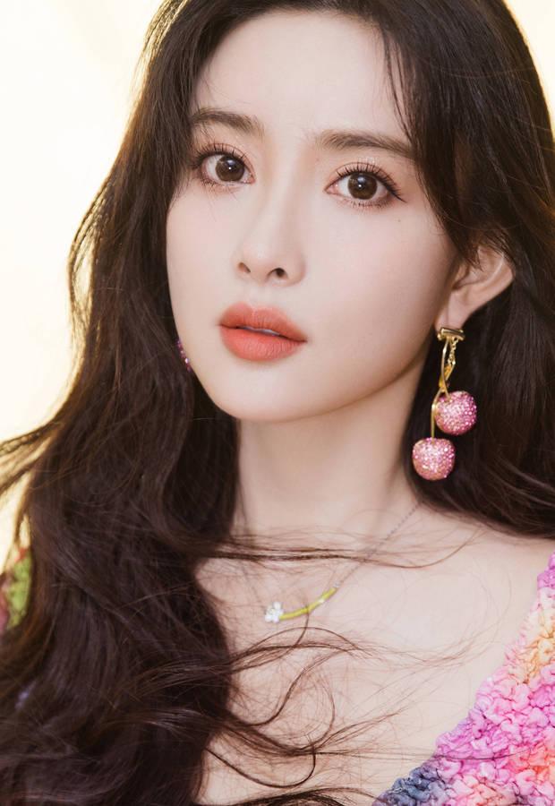 孟子义甜美甜美的照片演绎青春活泼的女孩