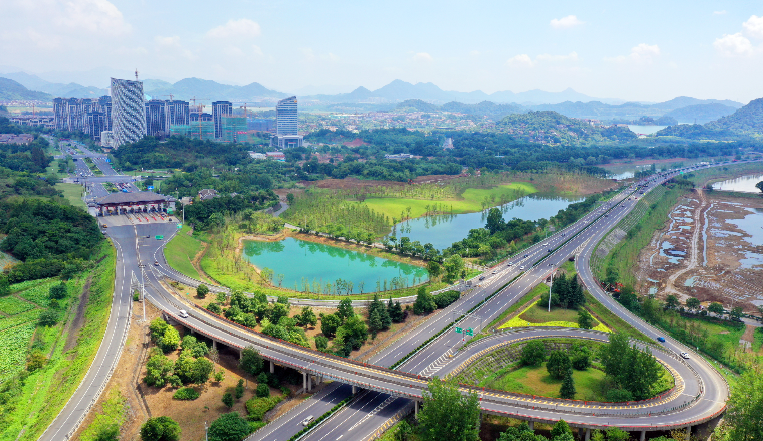 上万株绿植"安家"!杭徽高速(汪家埠-临安互通段)改造完工