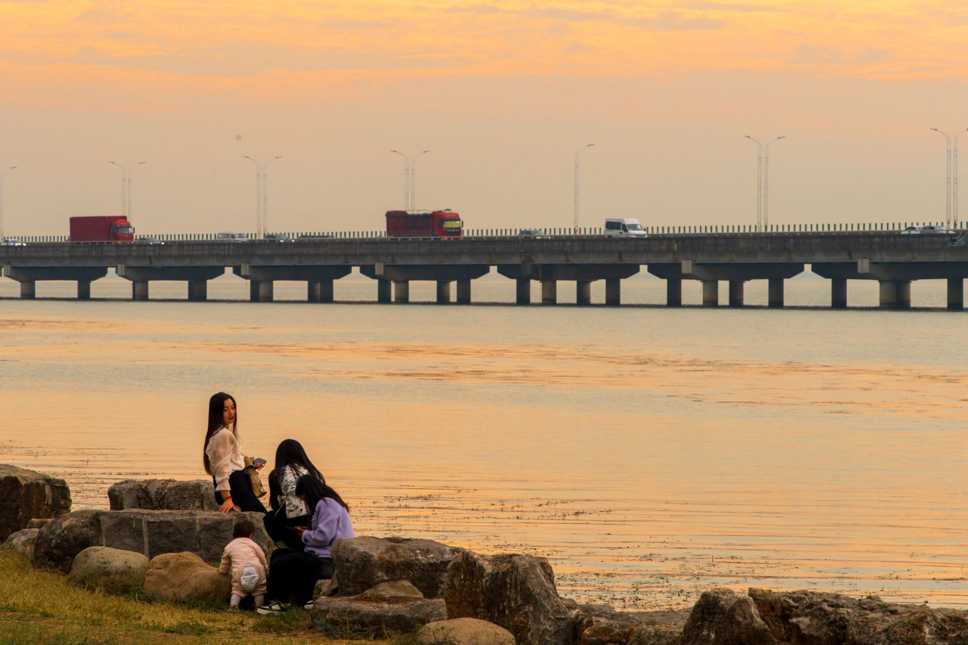 苏州湾万公堤掠影  万公堤位于苏州市吴江区东太湖畔,与太湖苏州湾