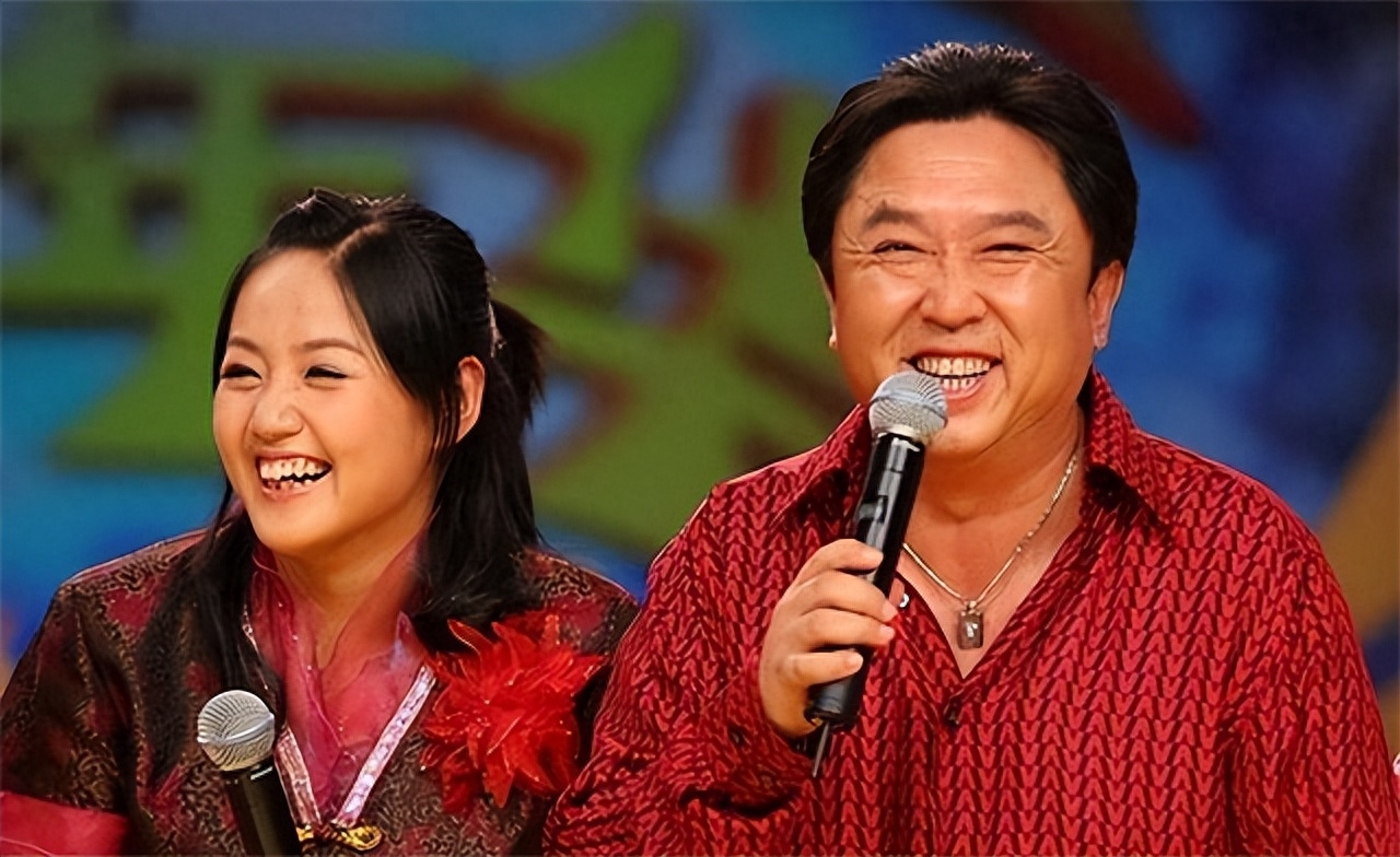 2018年,在一档真人秀节目中,于谦为了救自己的妻子白慧明,险些出现