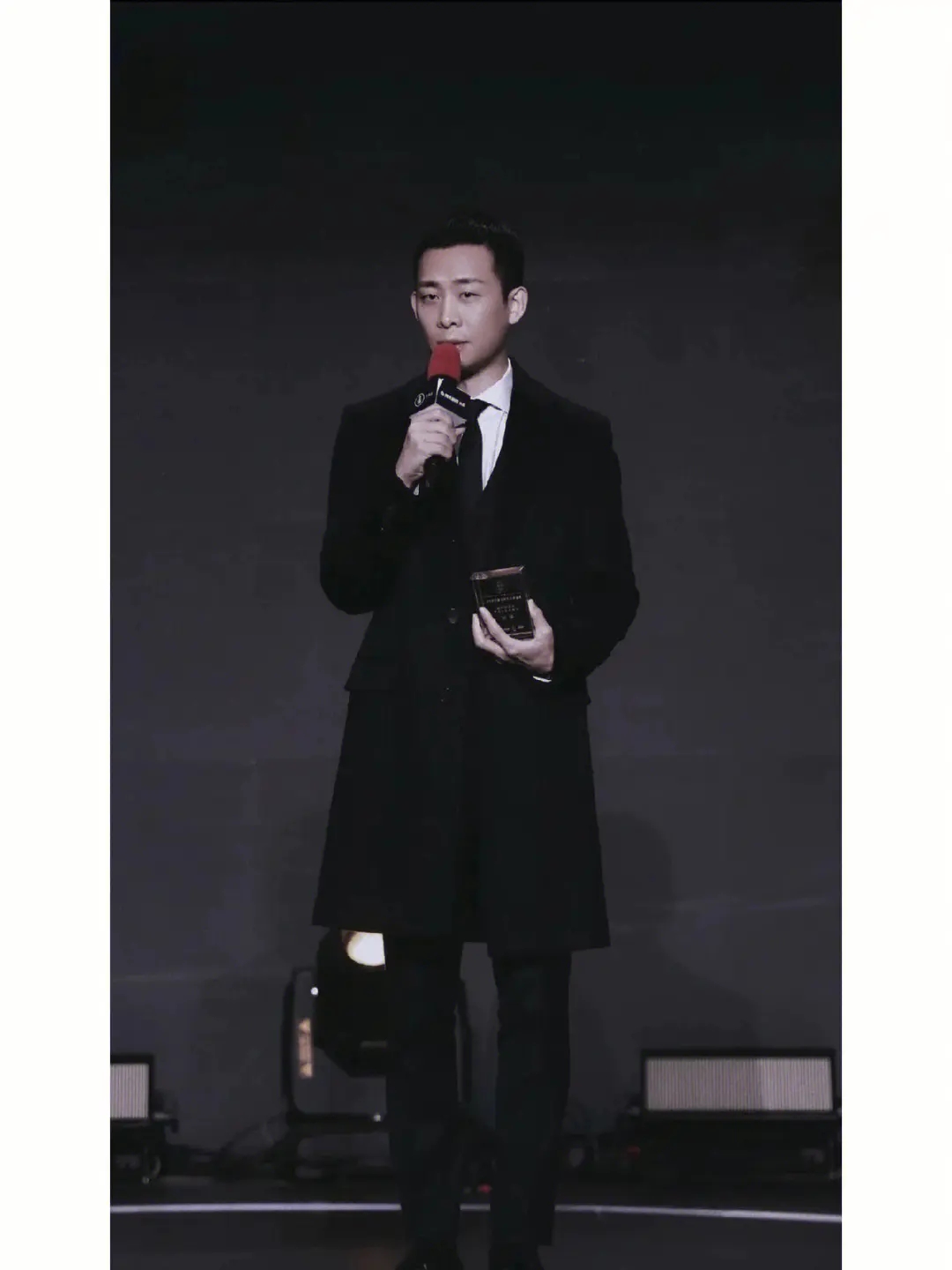 性感男神的极致魅力:张译的迷人腰线,言承旭的惊人腹肌