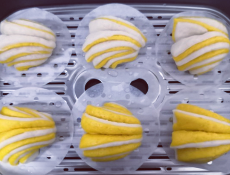 秋天,蒸一锅南瓜双色花卷,简单好吃颜值高,孩子爱吃有营养