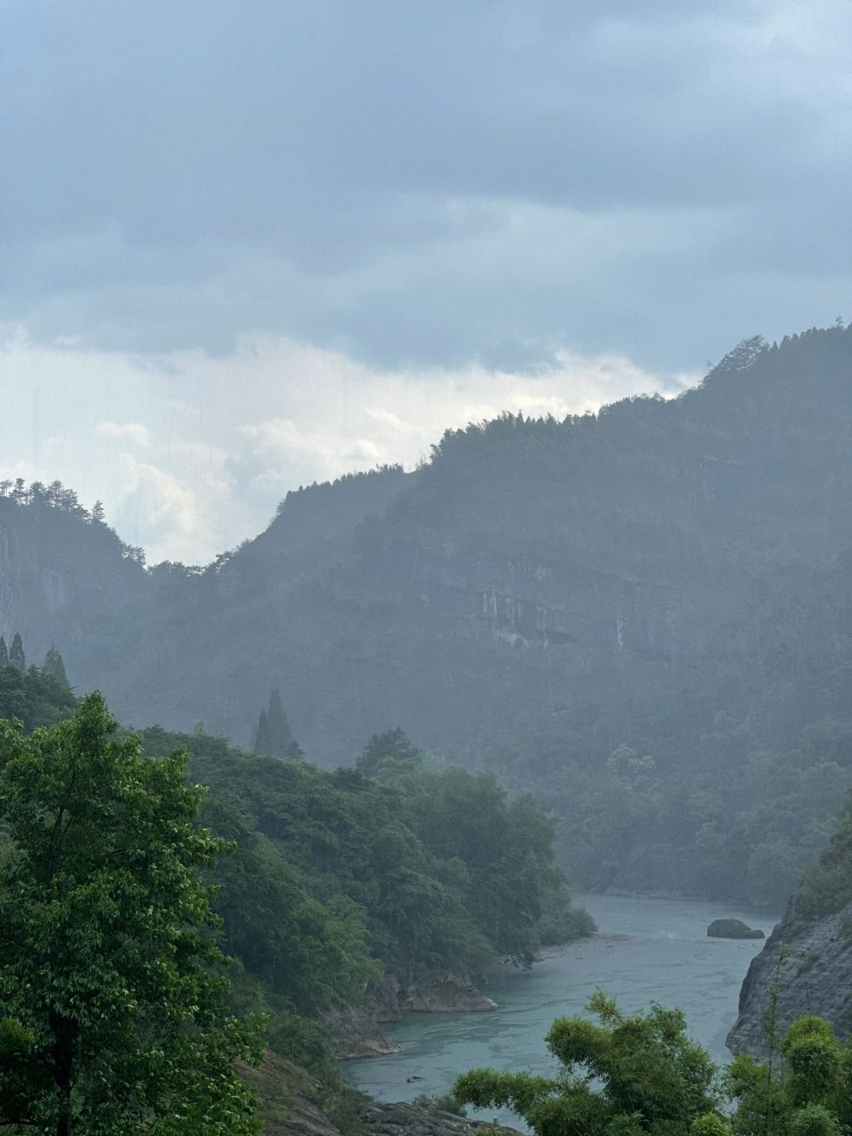 武夷山真的太美了 今天见识到了晴天的马头岩 雨中的九曲溪,真的太